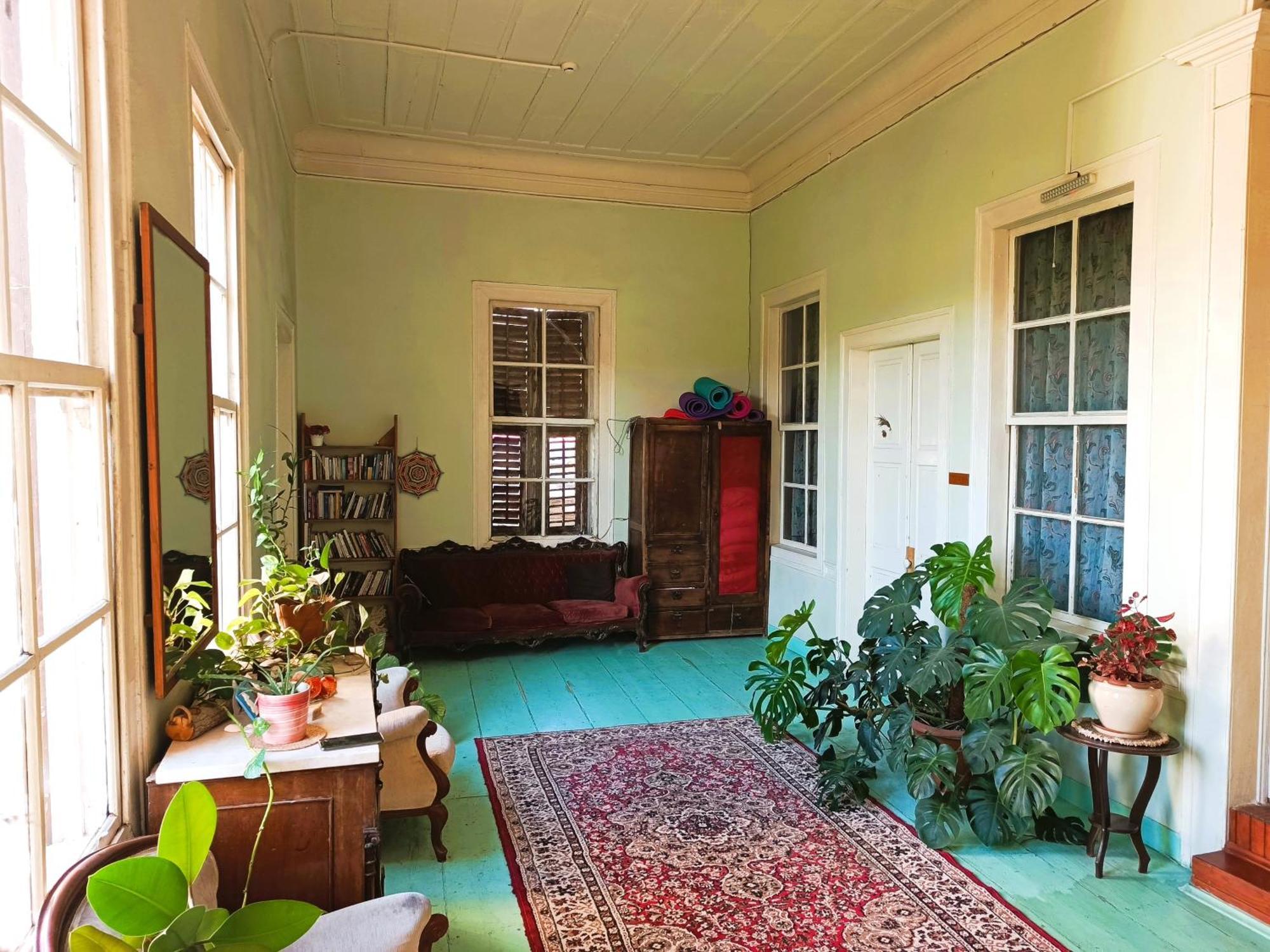 Lotus Garden Hostel Smirne Esterno foto