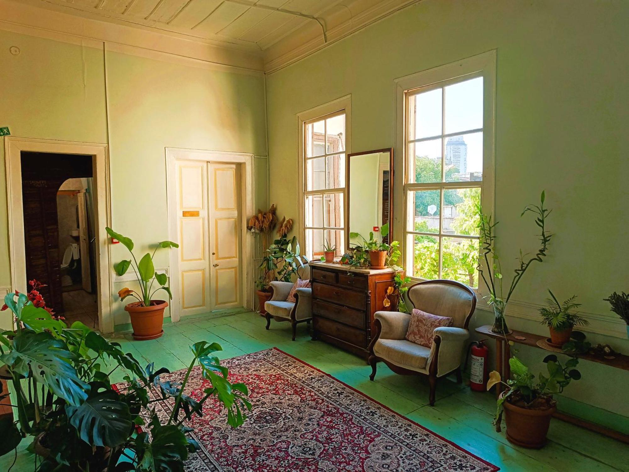 Lotus Garden Hostel Smirne Esterno foto