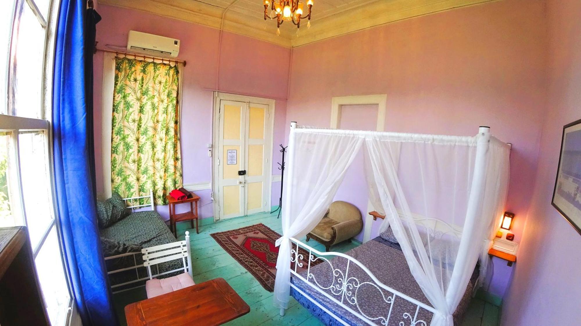 Lotus Garden Hostel Smirne Esterno foto