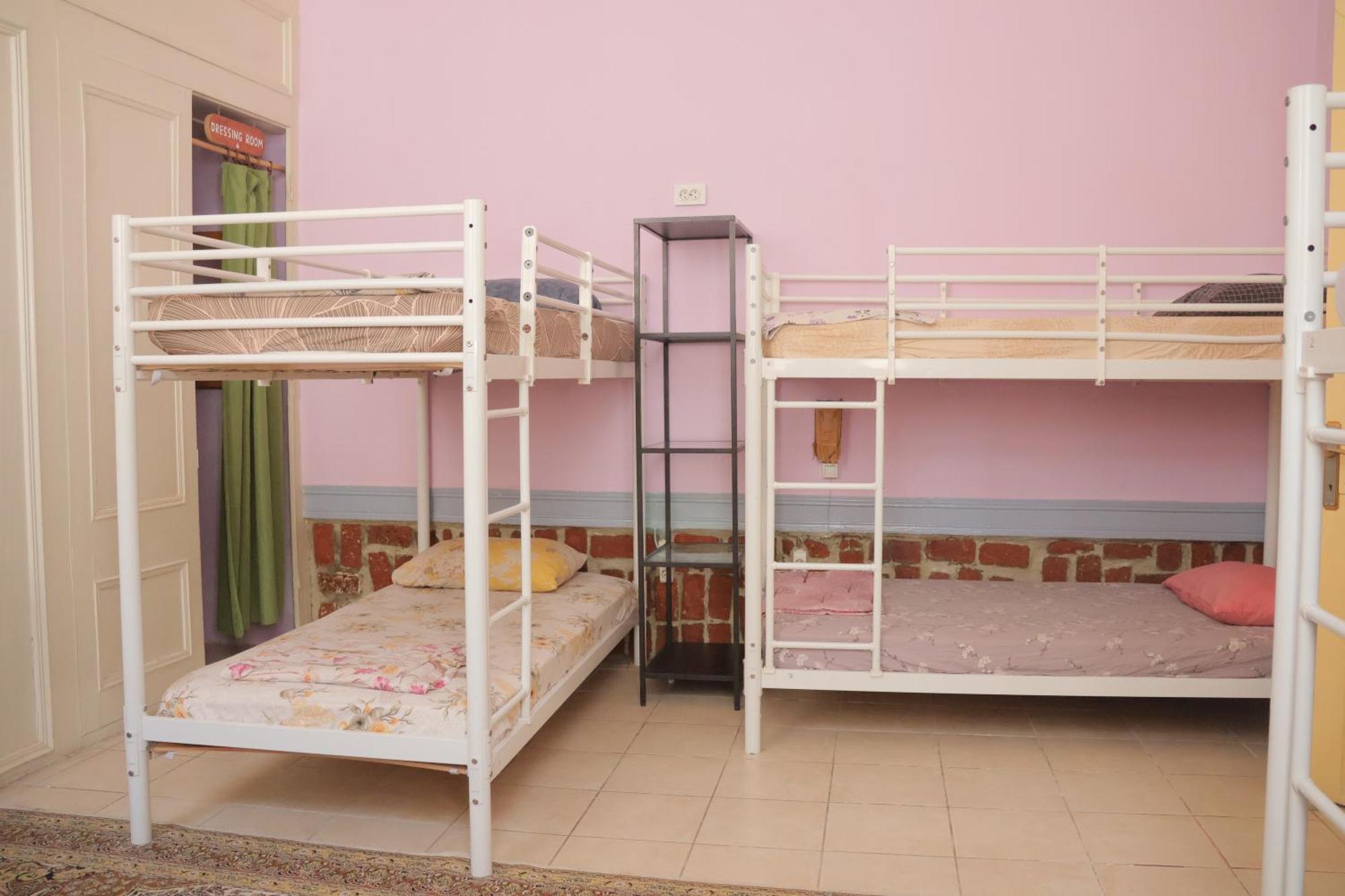 Lotus Garden Hostel Smirne Esterno foto