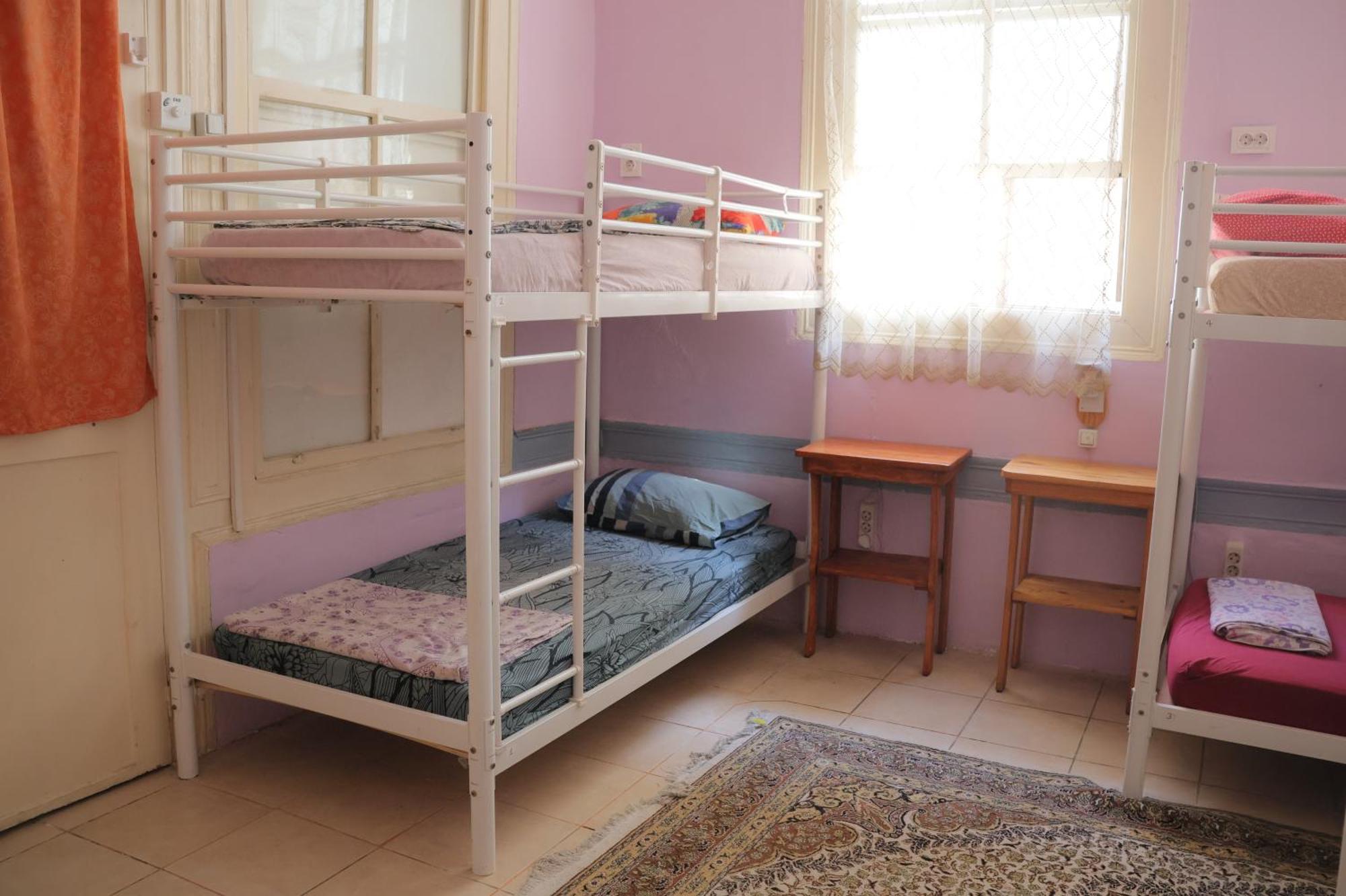 Lotus Garden Hostel Smirne Esterno foto